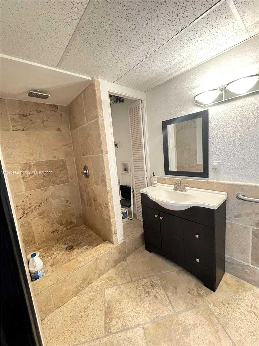 Small Image of 1701 SUNSET HARBOUR DR #201, Miami Beach Number 33