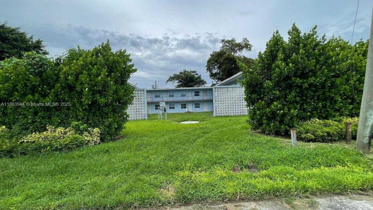 Small Image of 37280 OKEECHOBEE AVE #32, Canal Point Number 2