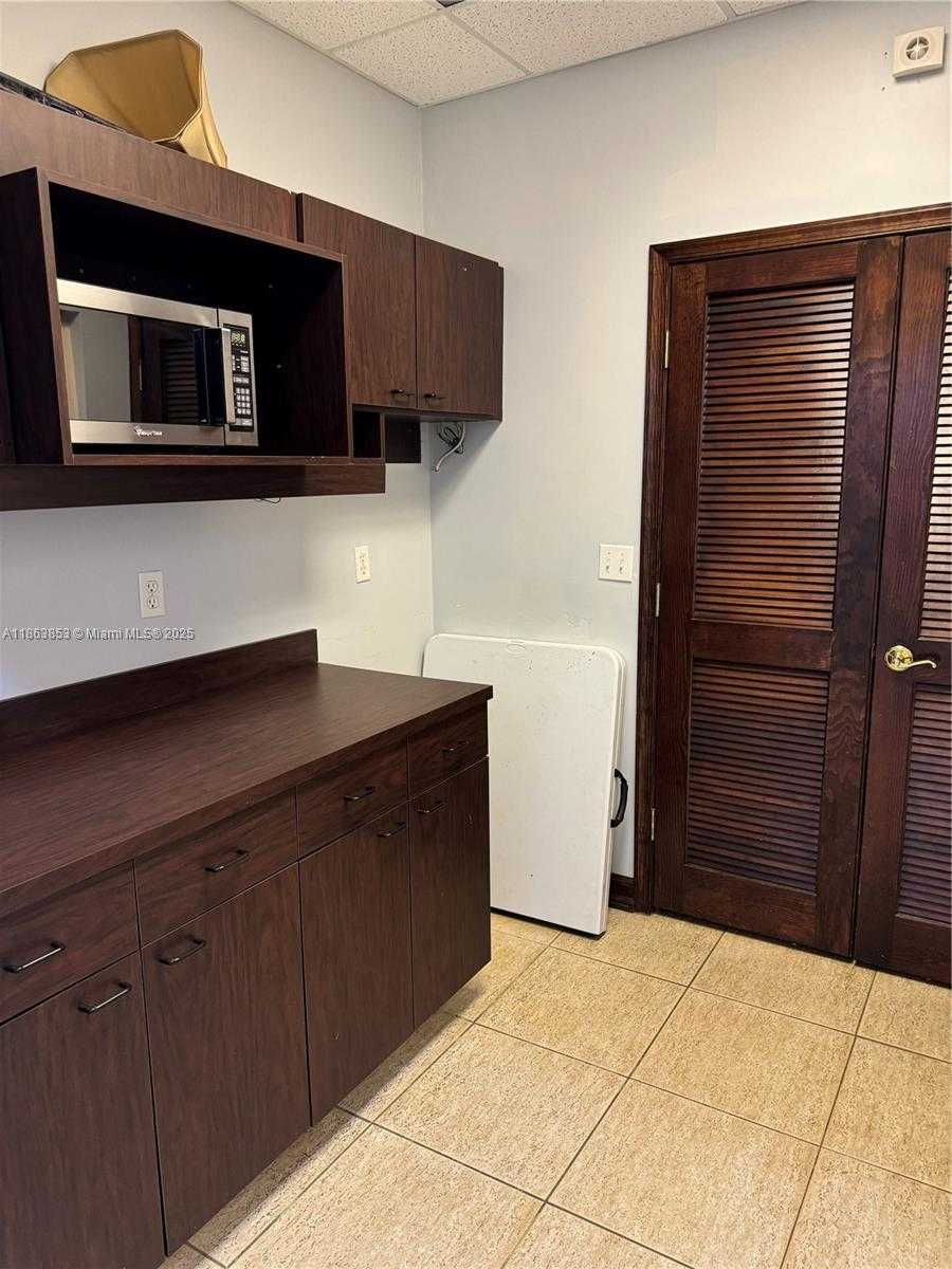 Small Image of 1955 TYLER ST, Hollywood Number 6