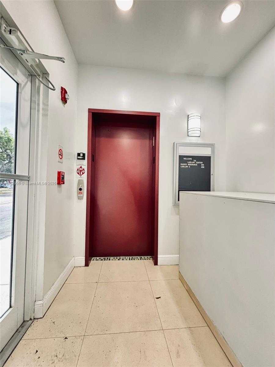 Small Image of 6545 NORTH WEST 169TH ST, Hialeah Number 10