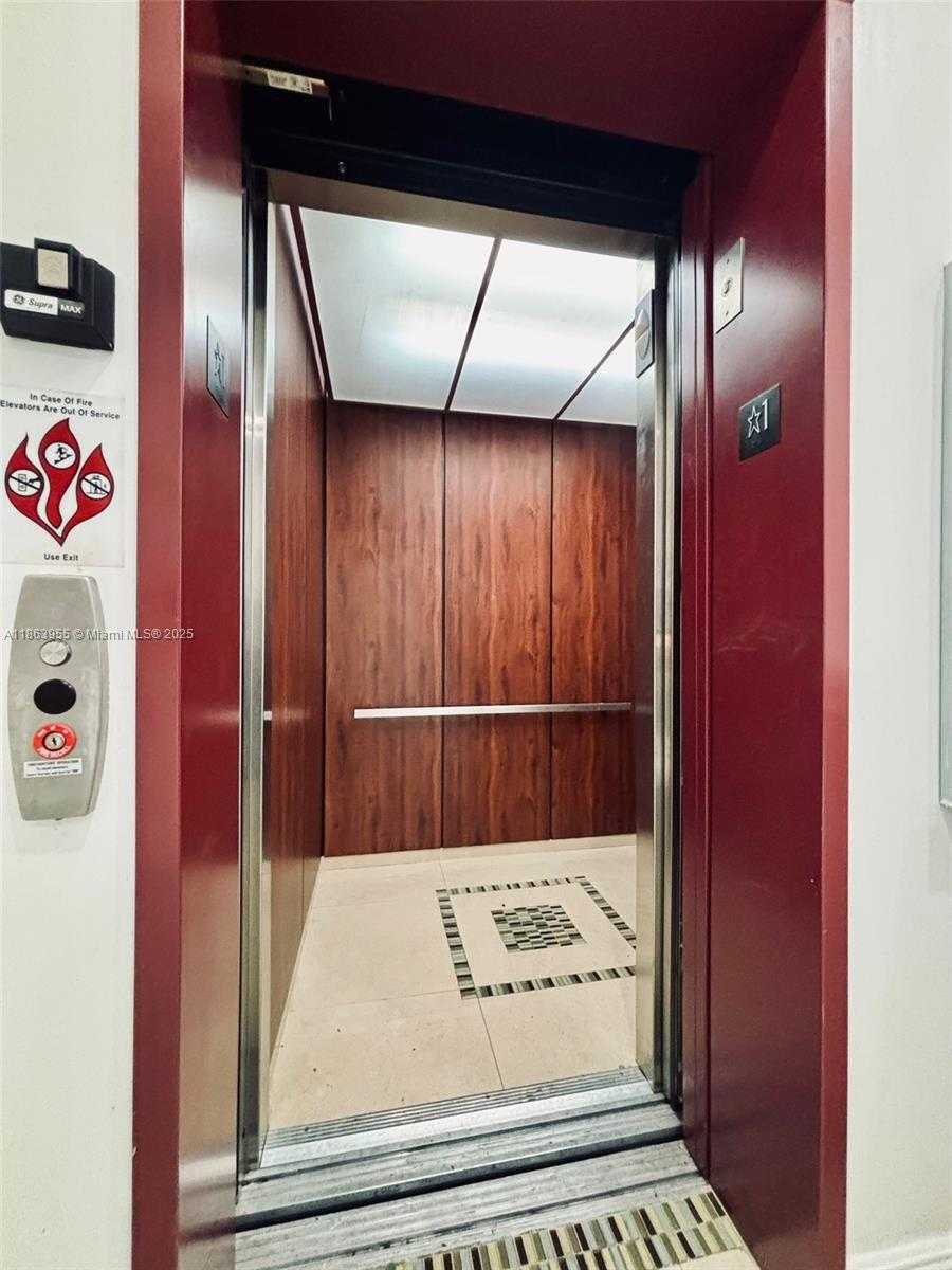 Small Image of 6545 NORTH WEST 169TH ST, Hialeah Number 11