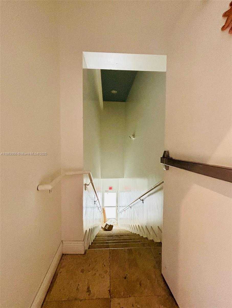 Small Image of 6545 NORTH WEST 169TH ST, Hialeah Number 12