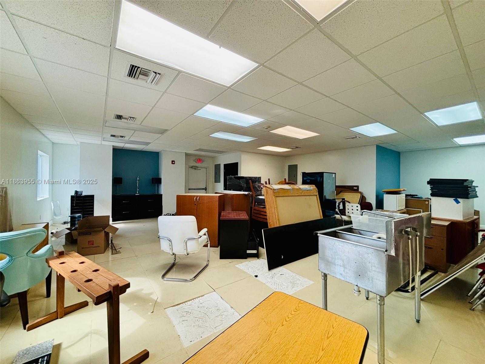 Small Image of 6545 NORTH WEST 169TH ST, Hialeah Number 17