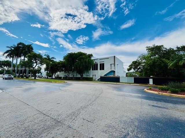 Small Image of 6545 NORTH WEST 169TH ST, Hialeah Number 2