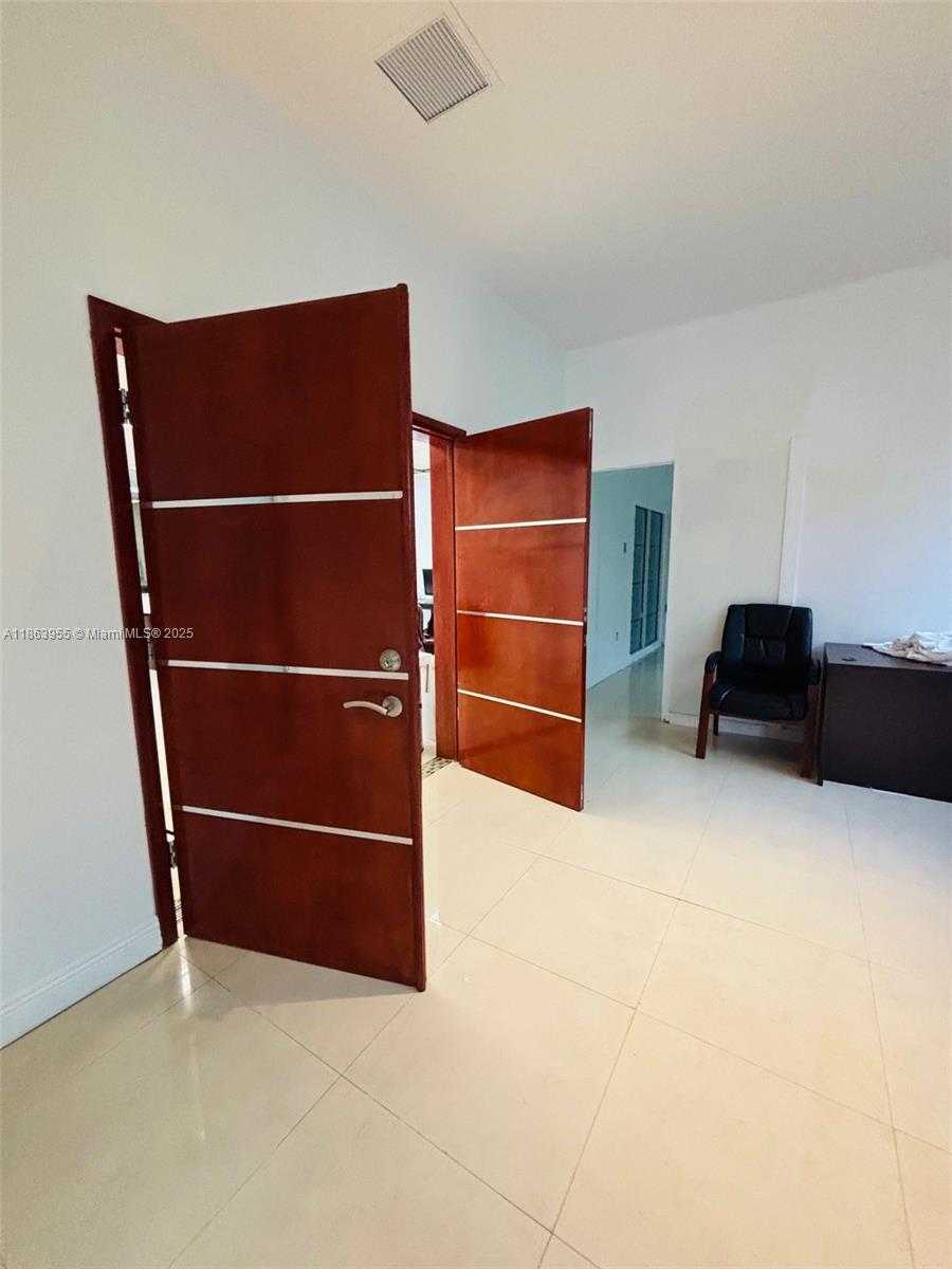 Small Image of 6545 NORTH WEST 169TH ST, Hialeah Number 23