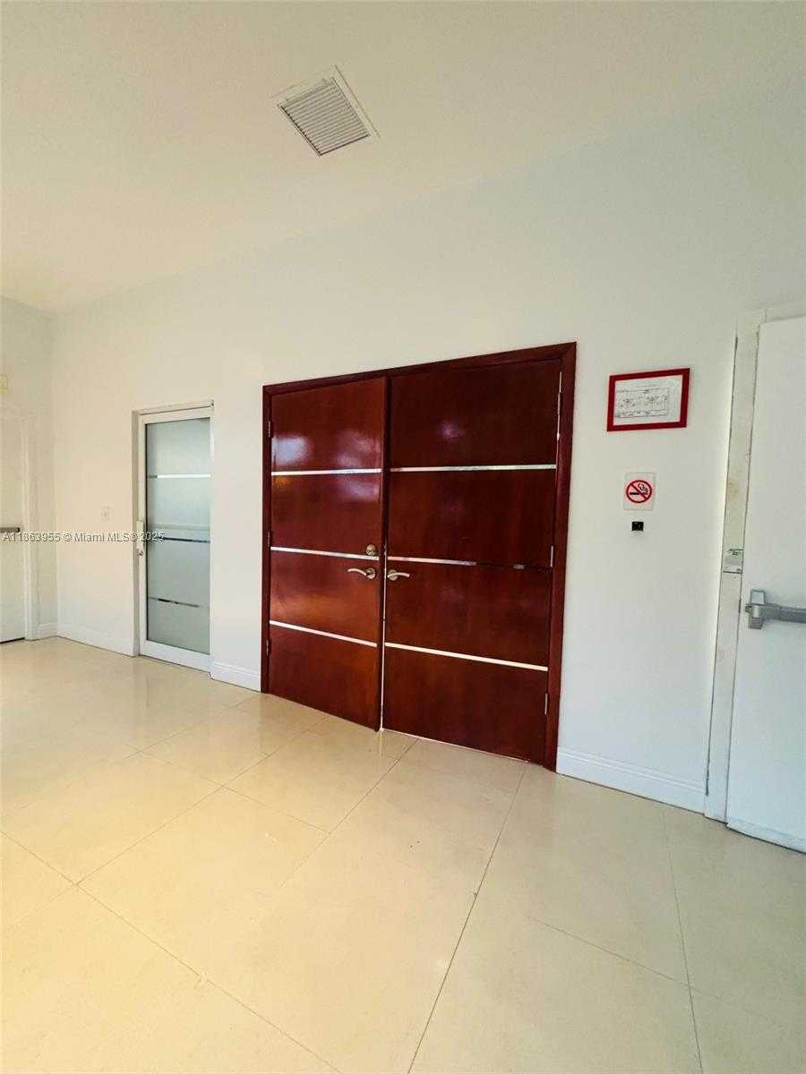 Small Image of 6545 NORTH WEST 169TH ST, Hialeah Number 24