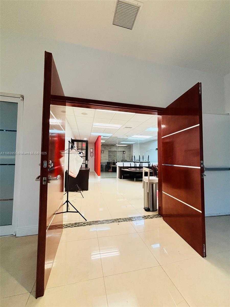 Small Image of 6545 NORTH WEST 169TH ST, Hialeah Number 25