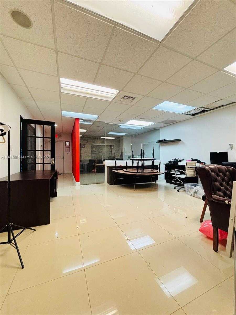 Small Image of 6545 NORTH WEST 169TH ST, Hialeah Number 27