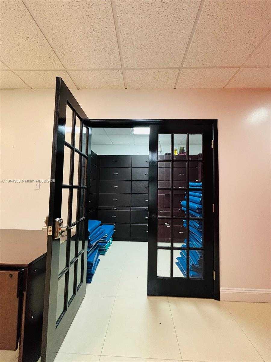 Small Image of 6545 NORTH WEST 169TH ST, Hialeah Number 28