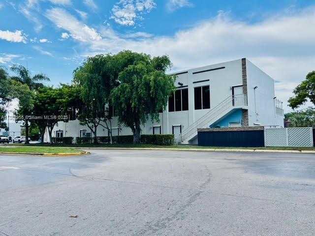 Small Image of 6545 NORTH WEST 169TH ST, Hialeah Number 3