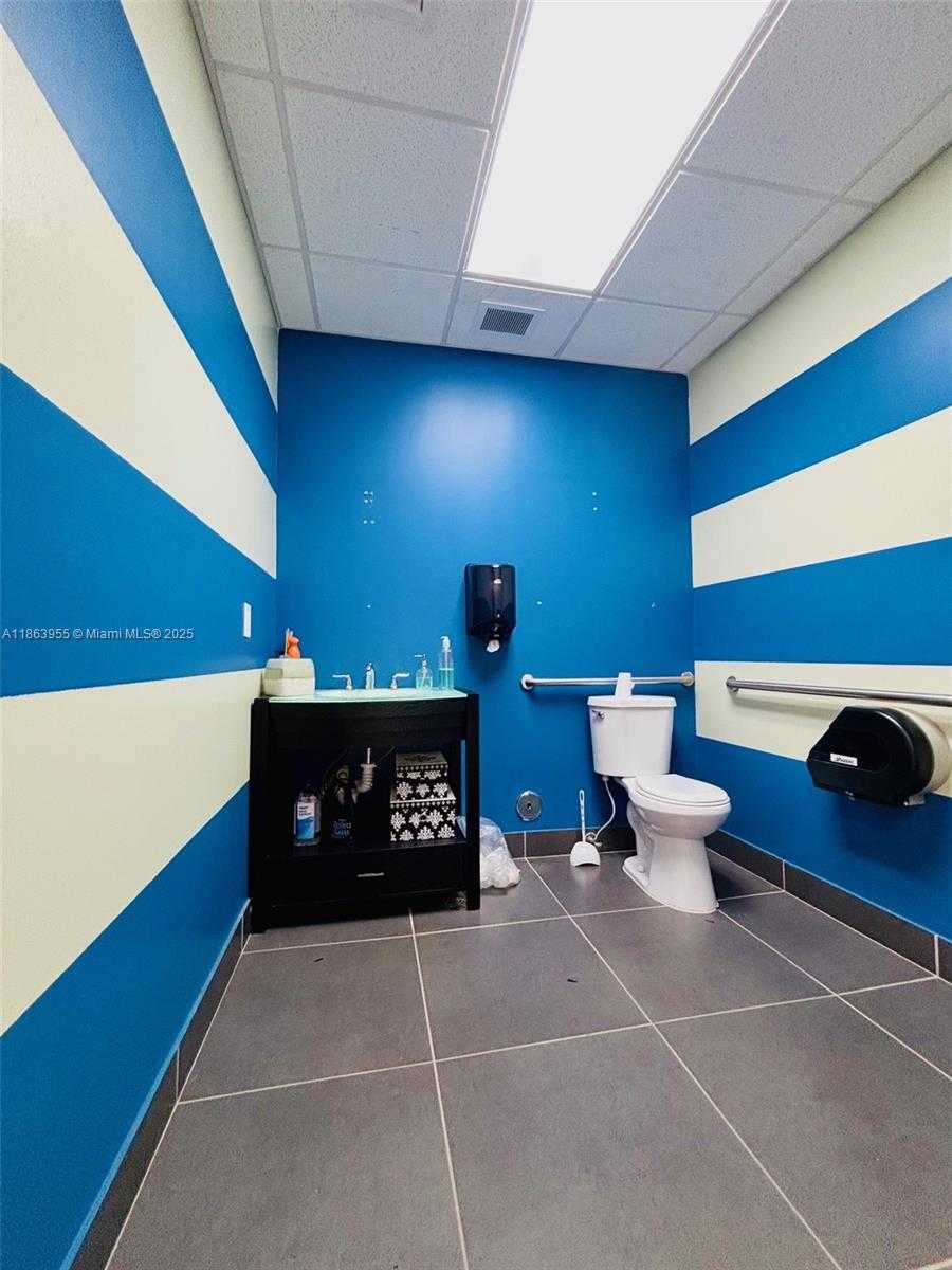 Small Image of 6545 NORTH WEST 169TH ST, Hialeah Number 31