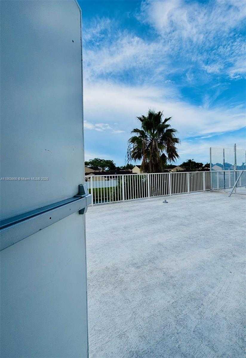 Small Image of 6545 NORTH WEST 169TH ST, Hialeah Number 32