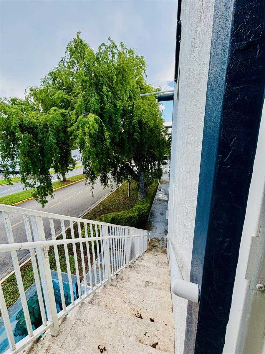 Small Image of 6545 NORTH WEST 169TH ST, Hialeah Number 40