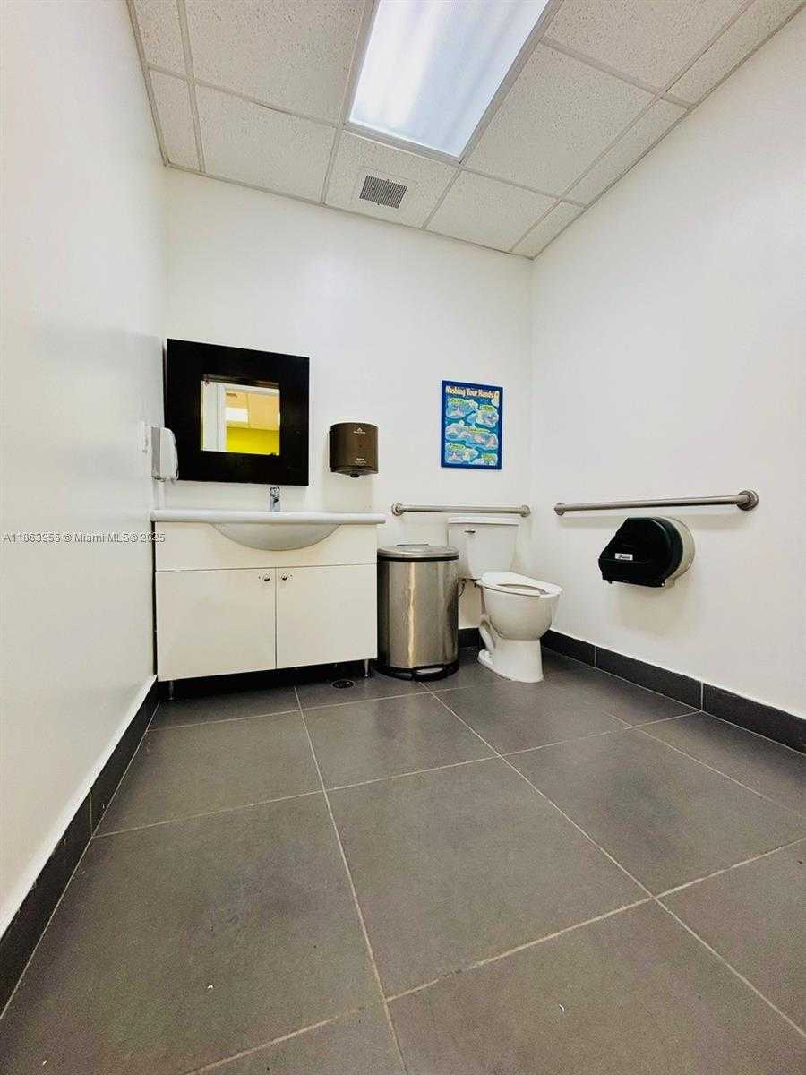 Small Image of 6545 NORTH WEST 169TH ST, Hialeah Number 41