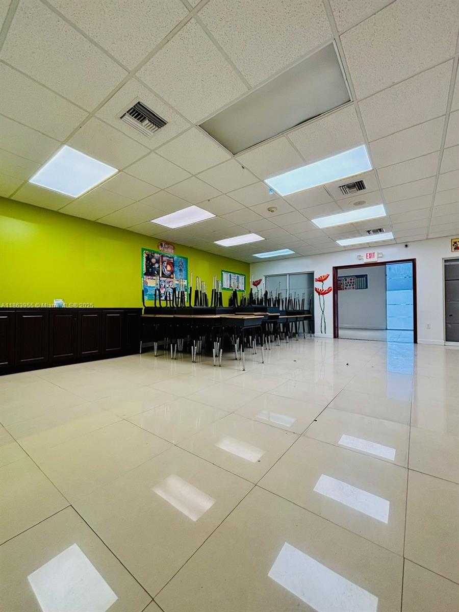 Small Image of 6545 NORTH WEST 169TH ST, Hialeah Number 42