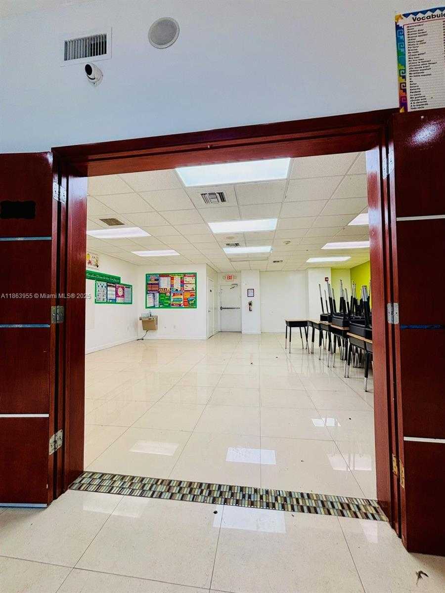 Small Image of 6545 NORTH WEST 169TH ST, Hialeah Number 44