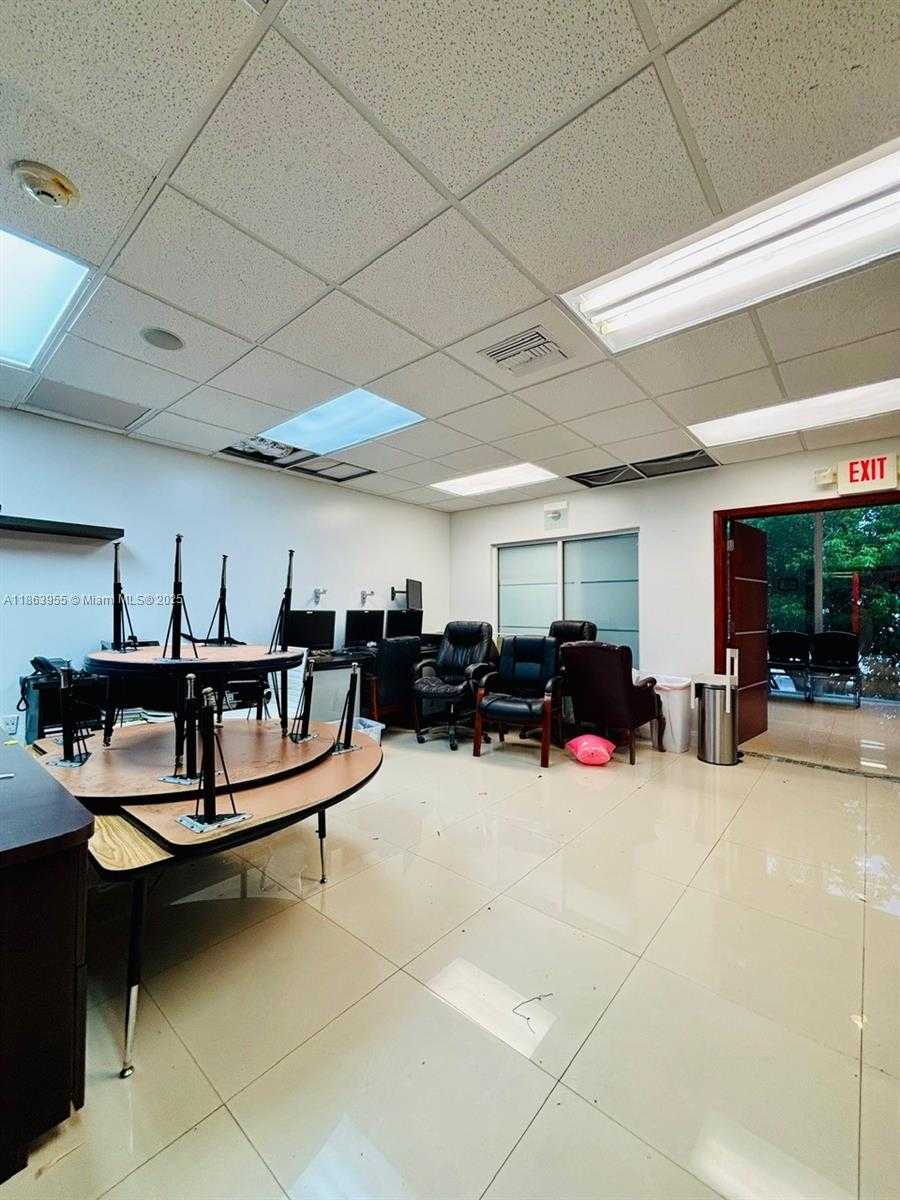 Small Image of 6545 NORTH WEST 169TH ST, Hialeah Number 57