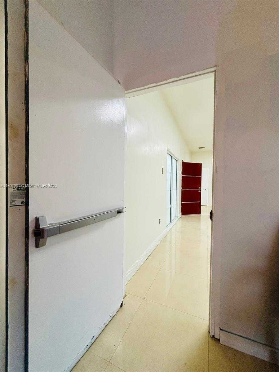 Small Image of 6545 NORTH WEST 169TH ST, Hialeah Number 58