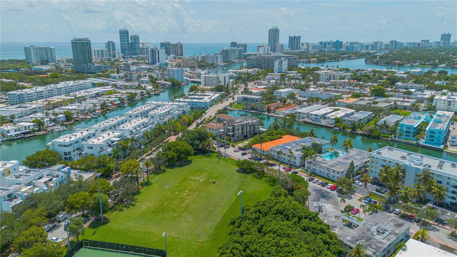 Small Image of 10 SOUTH SHORE DR, Miami Beach Number 11