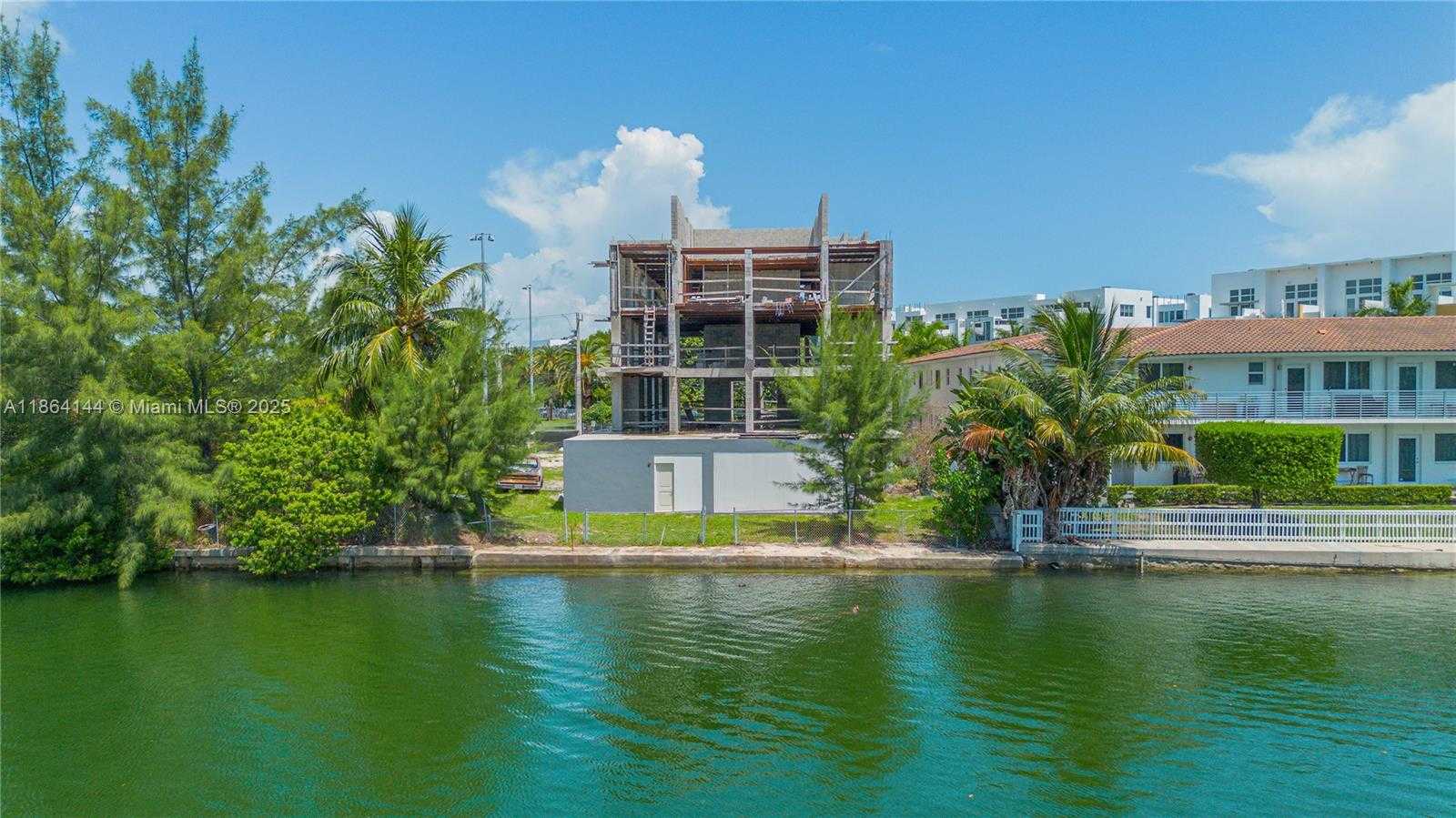 Small Image of 10 SOUTH SHORE DR, Miami Beach Number 15