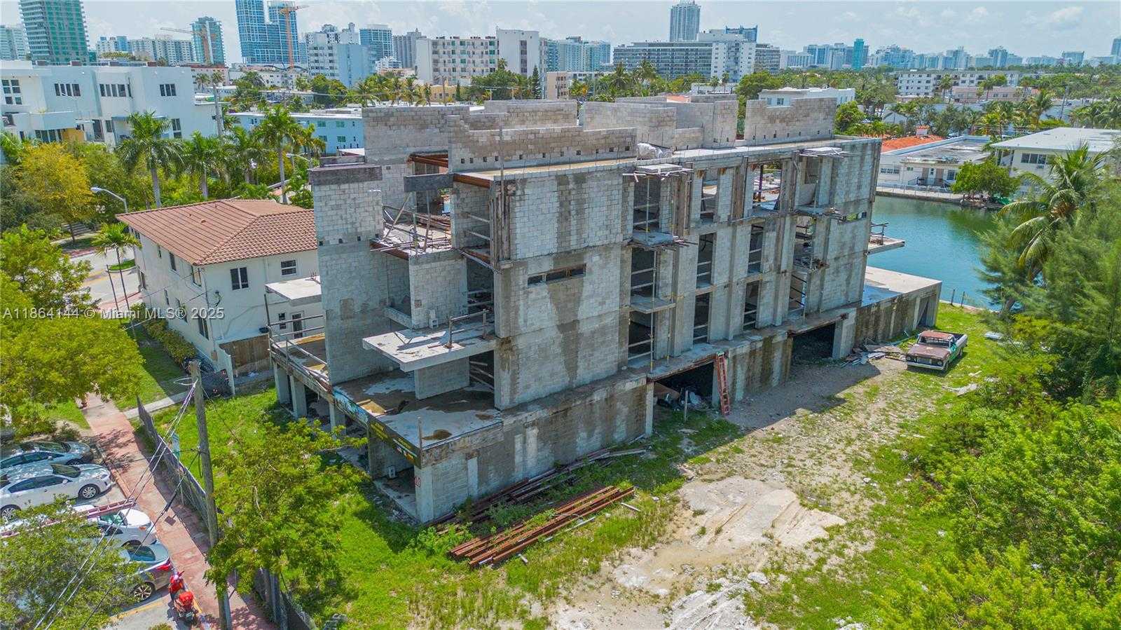 Small Image of 10 SOUTH SHORE DR, Miami Beach Number 2