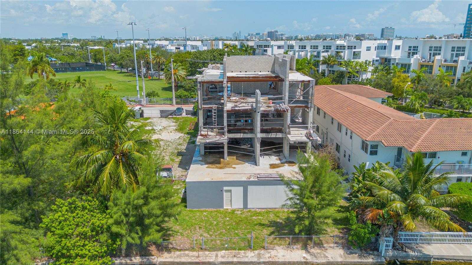 Small Image of 10 SOUTH SHORE DR, Miami Beach Number 3