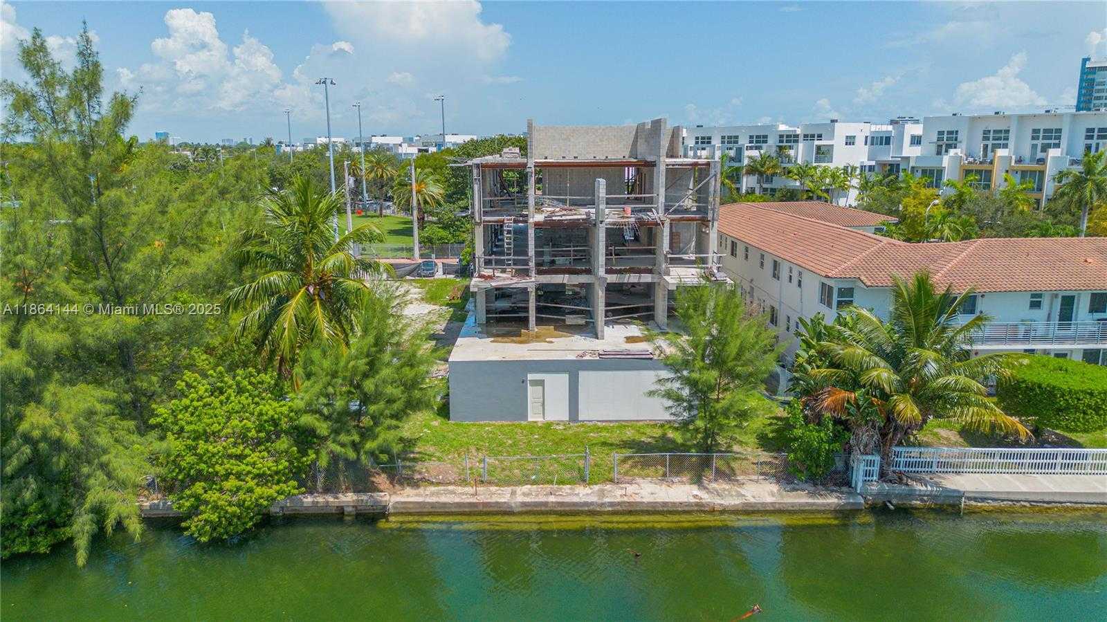 Small Image of 10 SOUTH SHORE DR, Miami Beach Number 4