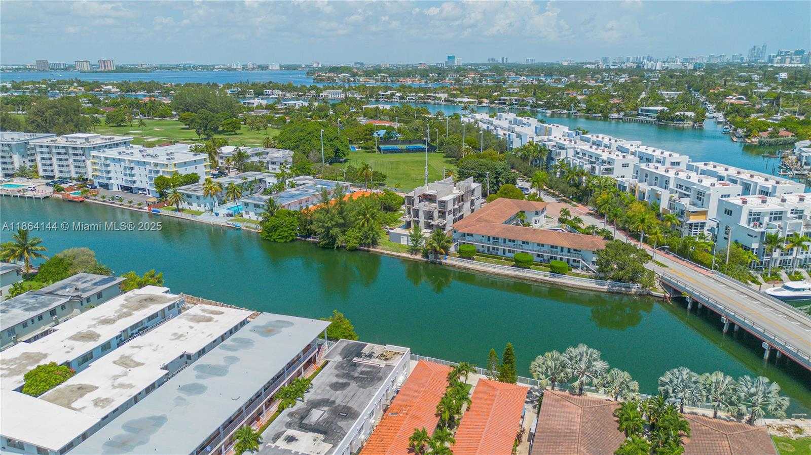 Small Image of 10 SOUTH SHORE DR, Miami Beach Number 6
