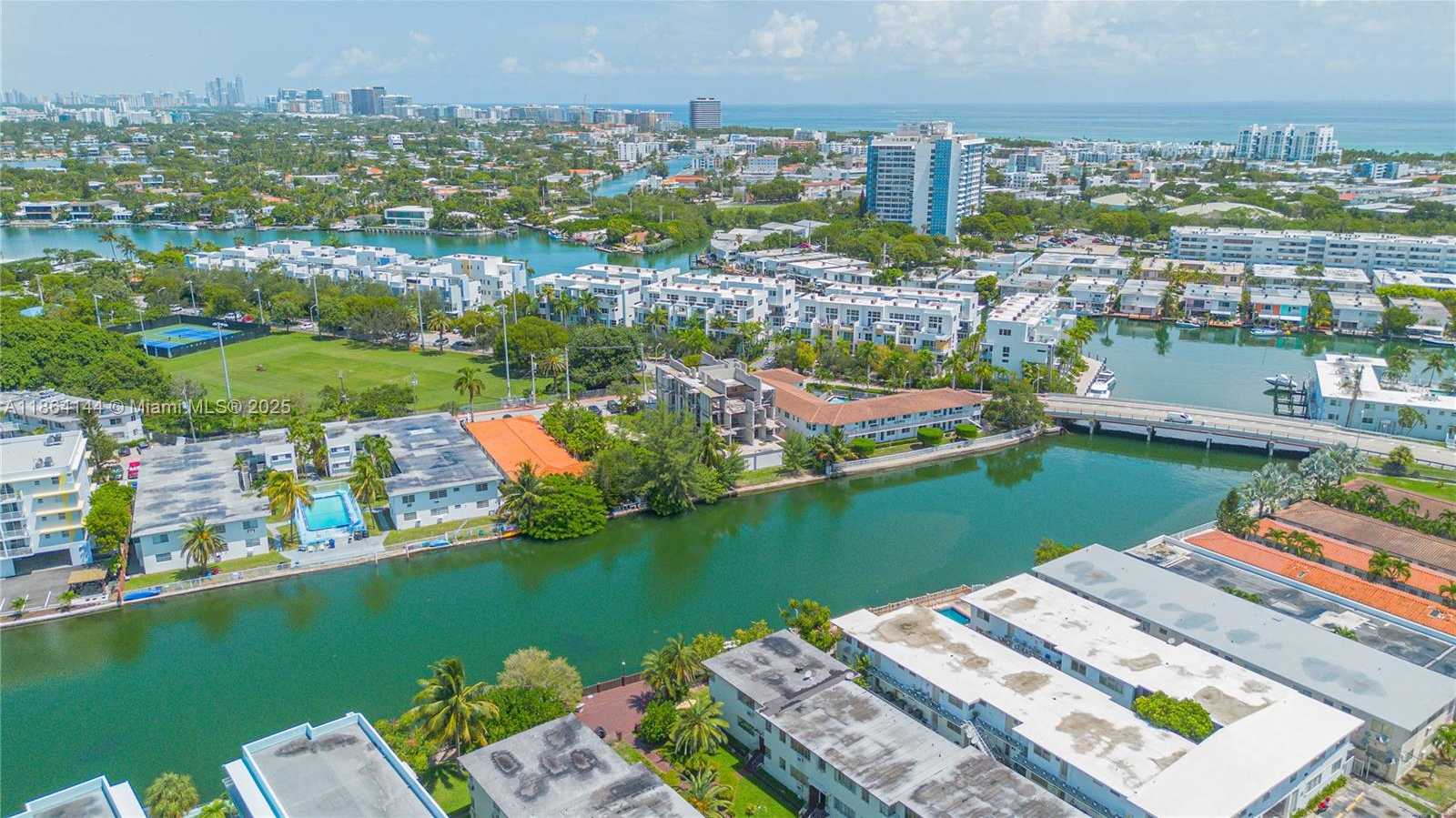 Small Image of 10 SOUTH SHORE DR, Miami Beach Number 8