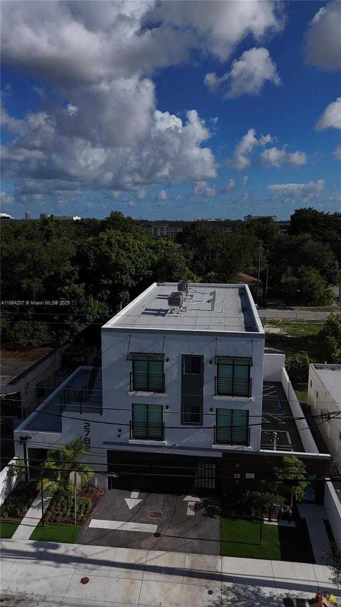 Small Image of 2782 NORTH WEST 46TH ST, Miami Number 12