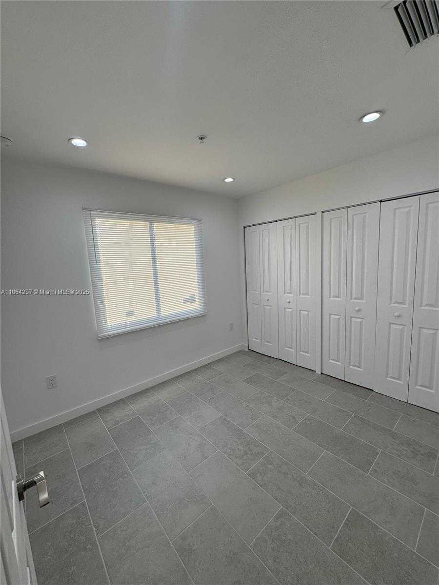 Small Image of 2782 NORTH WEST 46TH ST, Miami Number 24