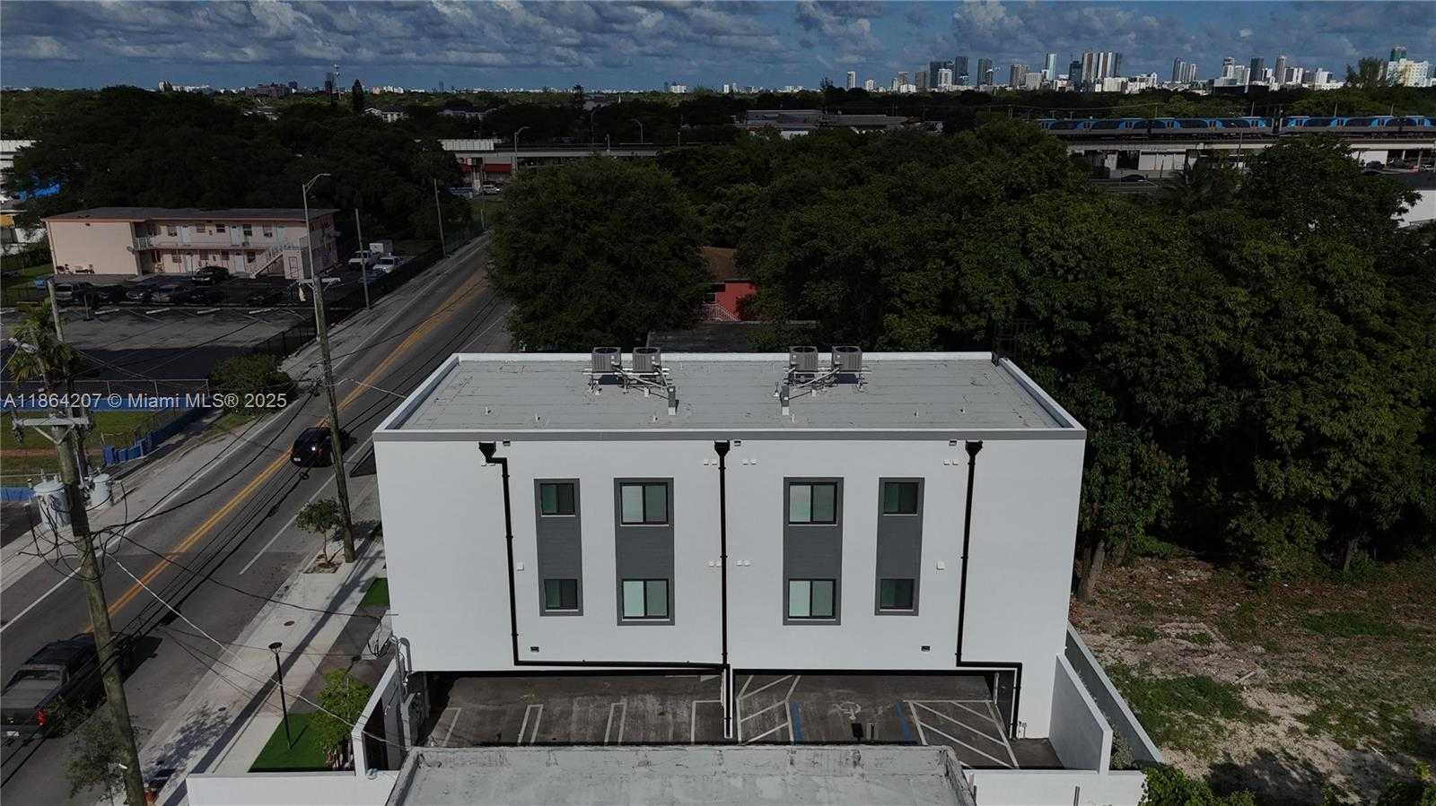 Small Image of 2782 NORTH WEST 46TH ST, Miami Number 4