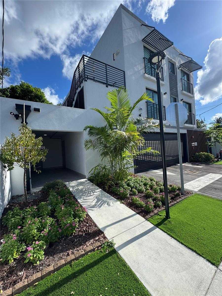 Small Image of 2782 NORTH WEST 46TH ST, Miami Number 7