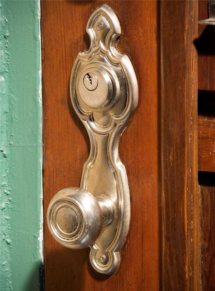 Small Image of 1510 MADRID ST, Coral Gables Number 19