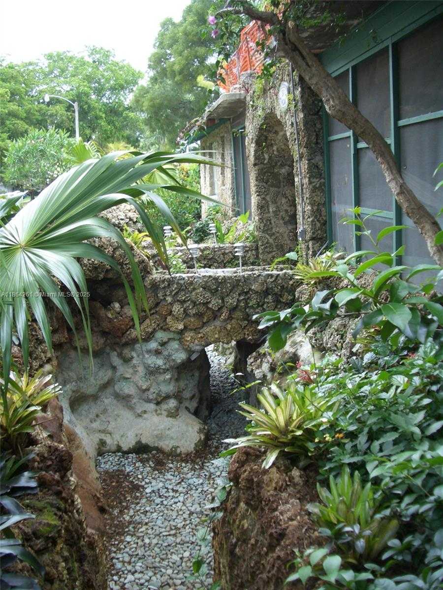 Small Image of 1510 MADRID ST, Coral Gables Number 30