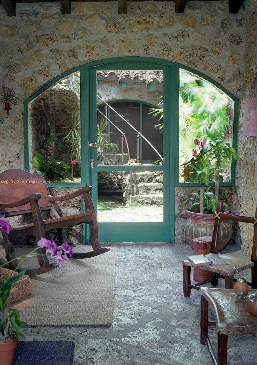 Small Image of 1510 MADRID ST, Coral Gables Number 5