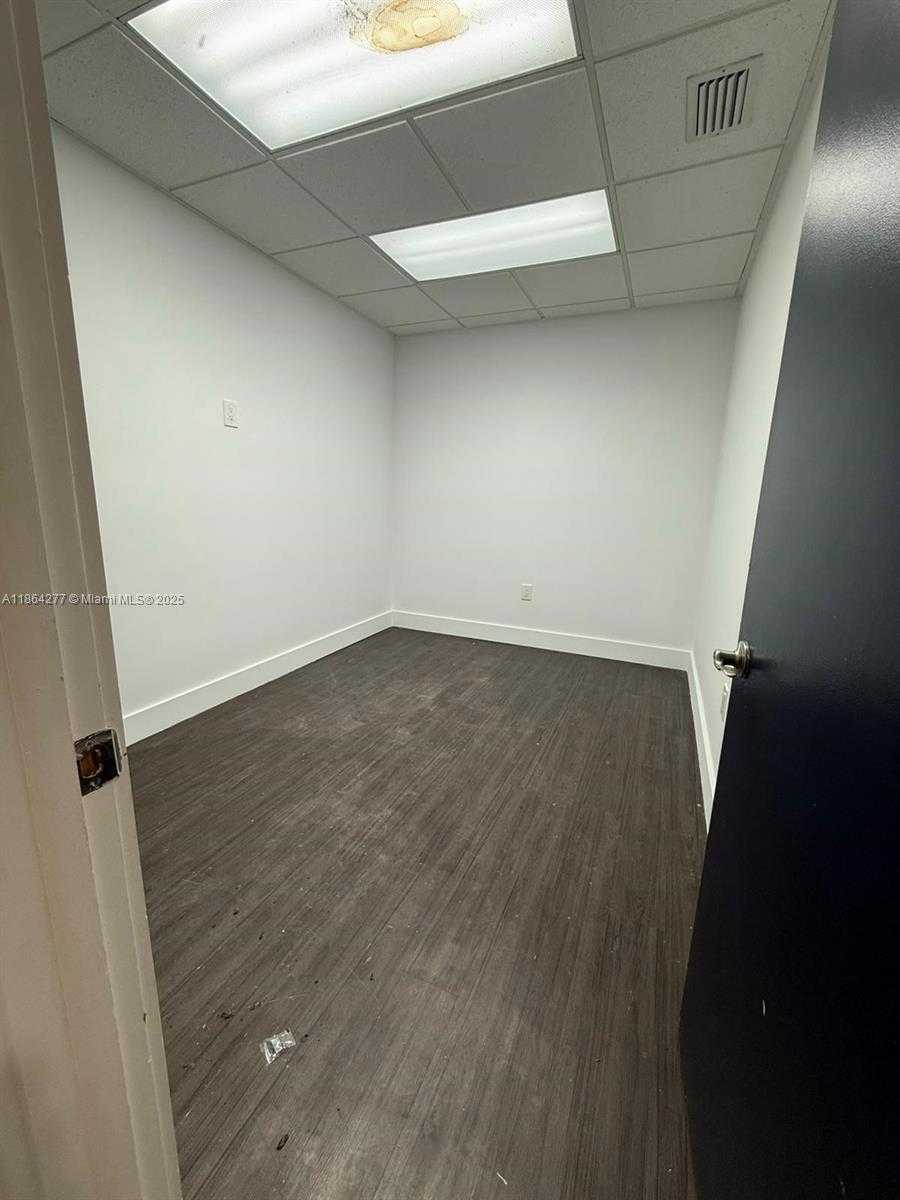 Small Image of 1500 SOUTH WEST 22ND ST, Miami Number 10