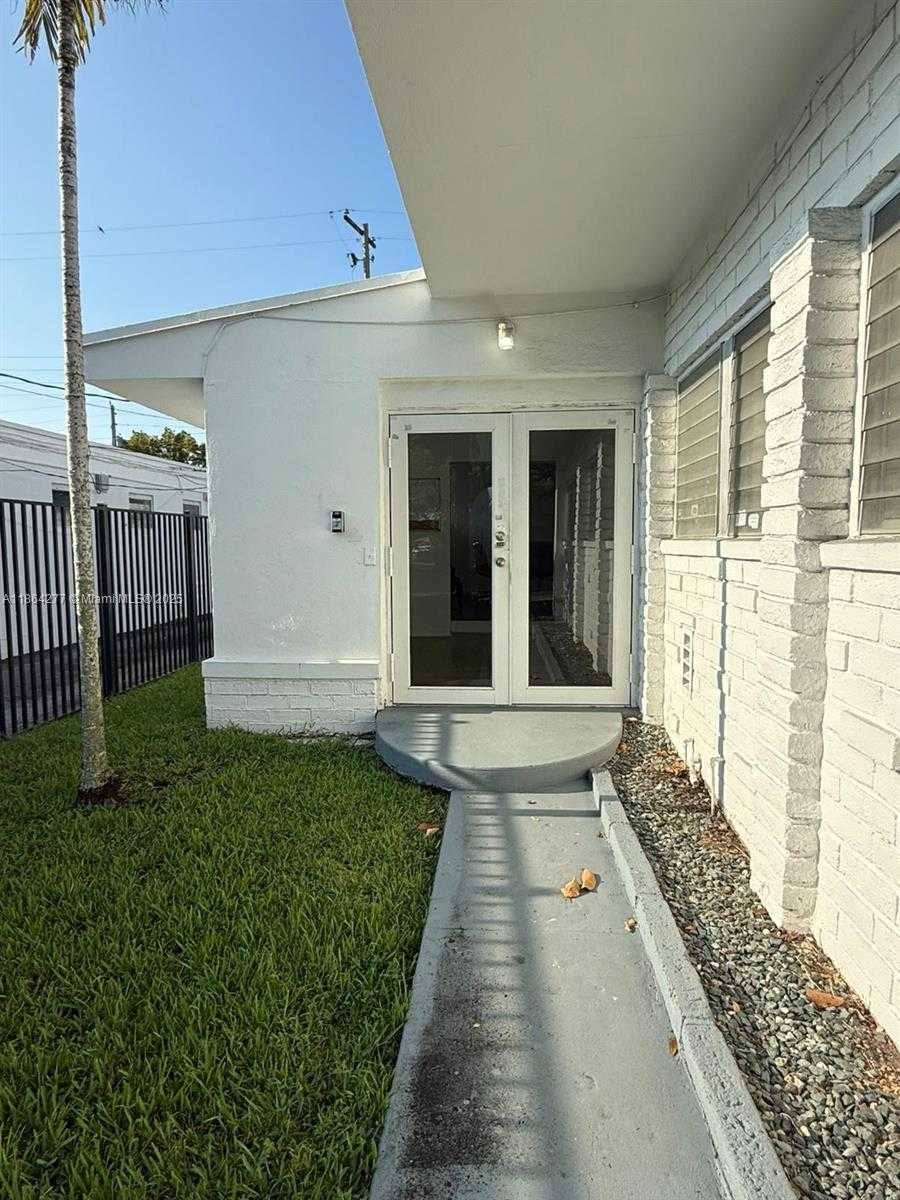 Small Image of 1500 SOUTH WEST 22ND ST, Miami Number 4