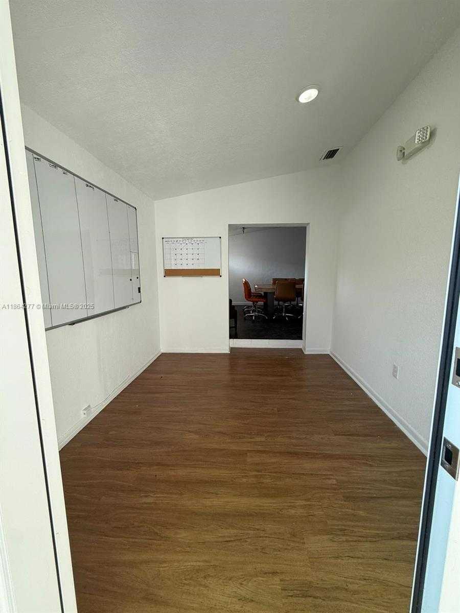 Small Image of 1500 SOUTH WEST 22ND ST, Miami Number 5
