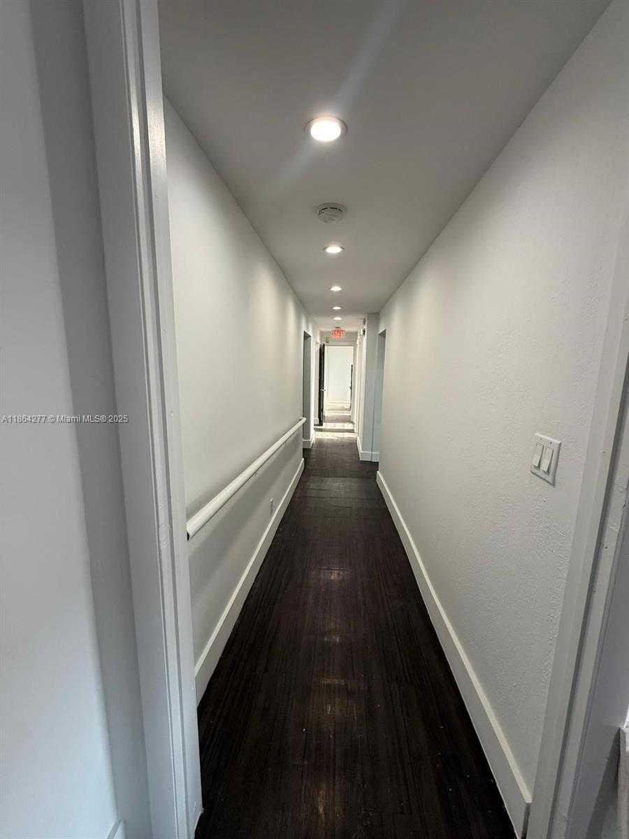 Small Image of 1500 SOUTH WEST 22ND ST, Miami Number 9