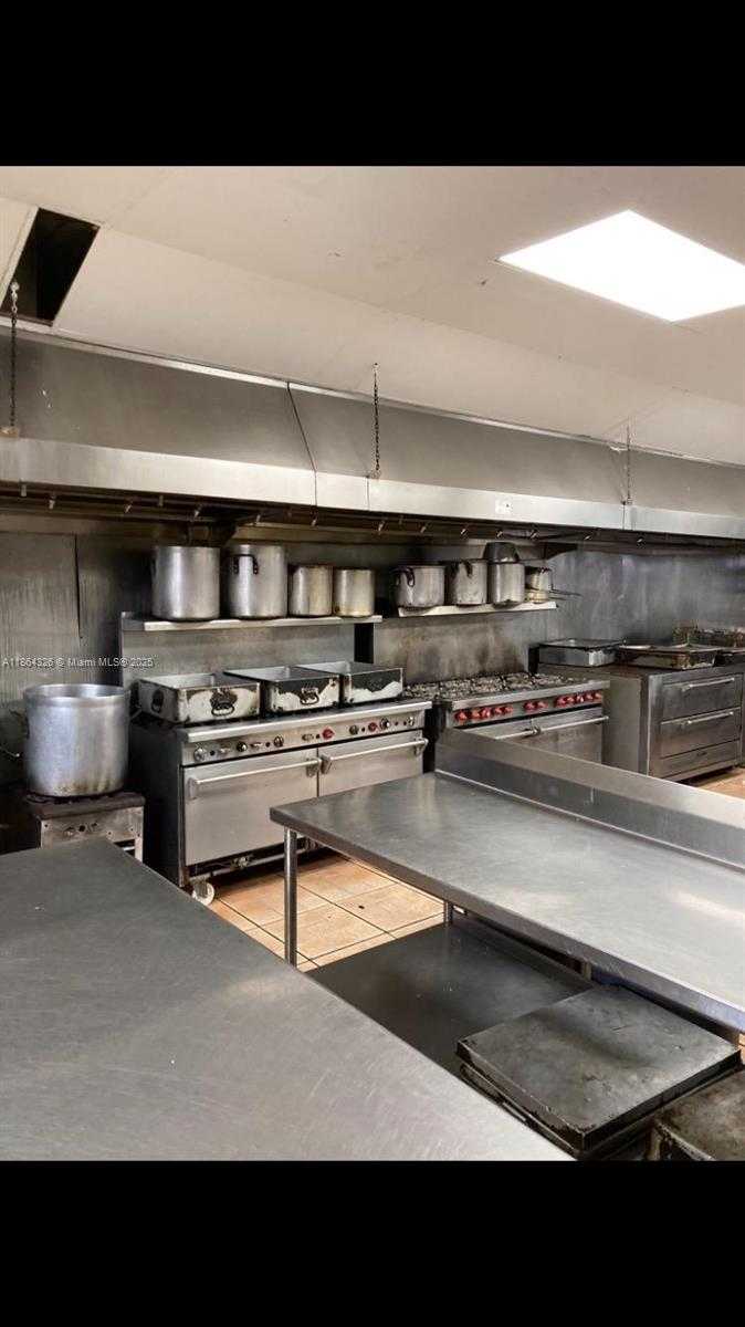 Small Image of 468 EAST 25TH ST, Hialeah Number 2