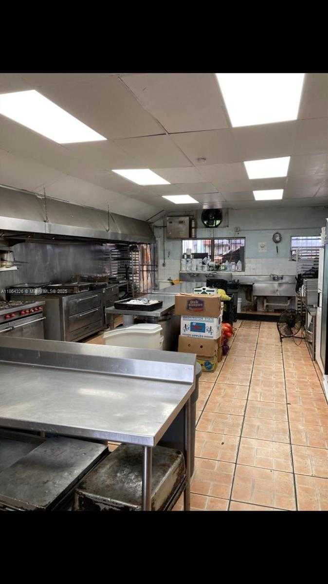 Small Image of 468 EAST 25TH ST, Hialeah Number 3