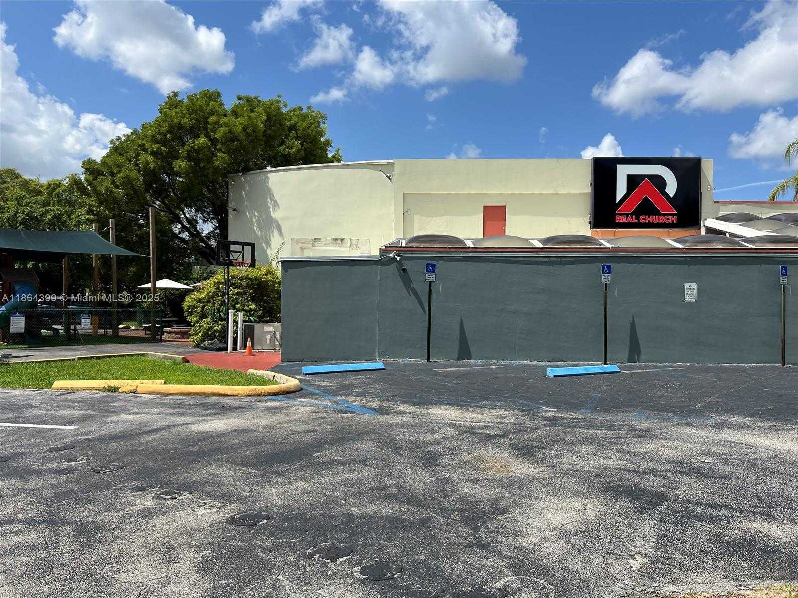 Small Image of 2640 WASHINGTON ST, Hollywood Number 2