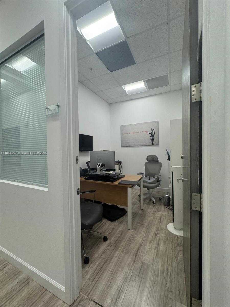 Small Image of 1900 NORTH BAYSHORE DR #1A, Miami Number 16