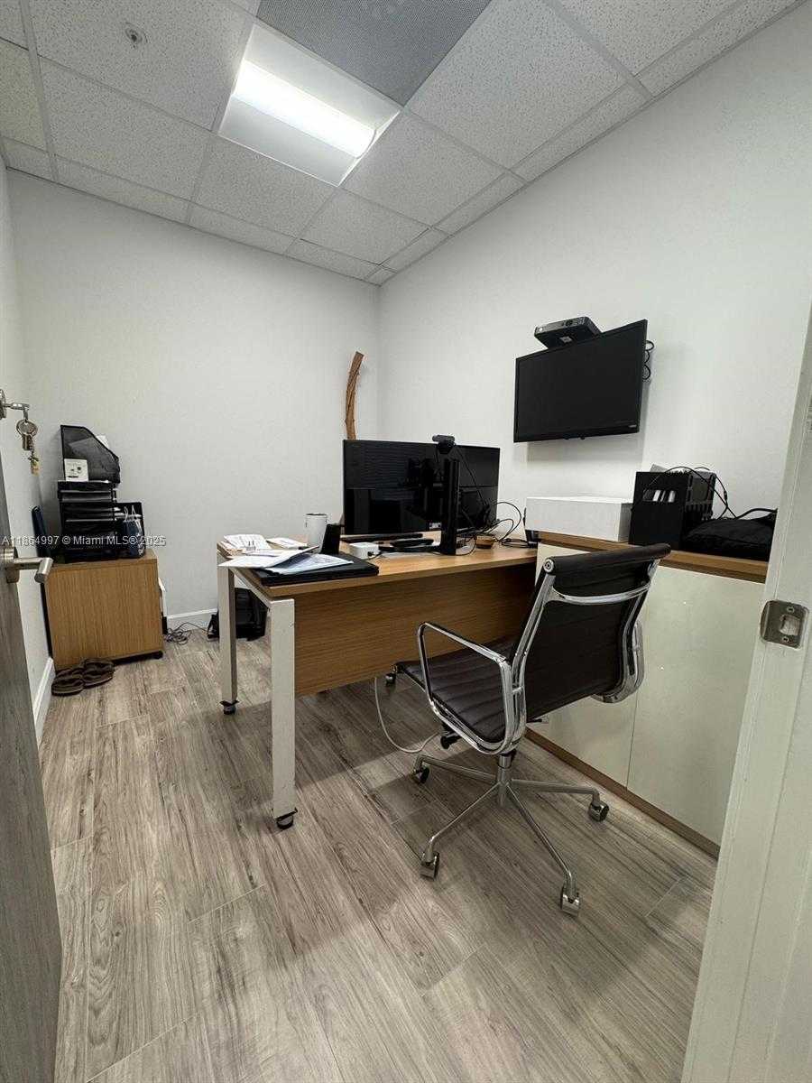Small Image of 1900 NORTH BAYSHORE DR #1A, Miami Number 17