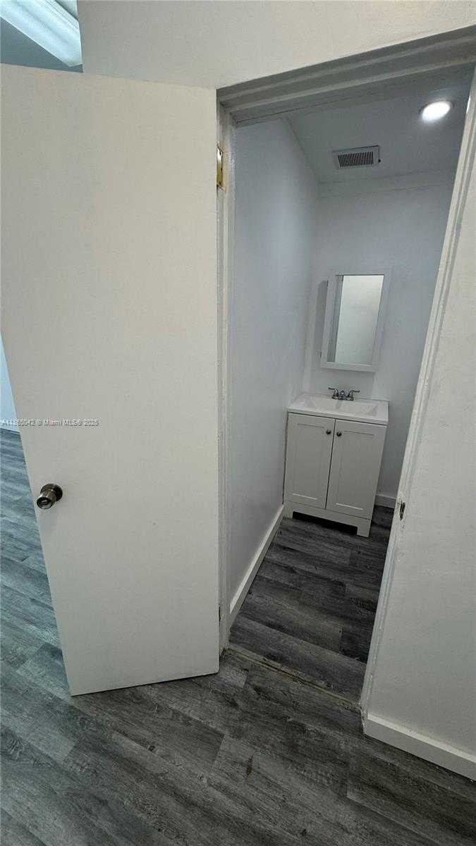 Small Image of 1200 SOUTH FEDERAL HWY, Fort Lauderdale Number 7