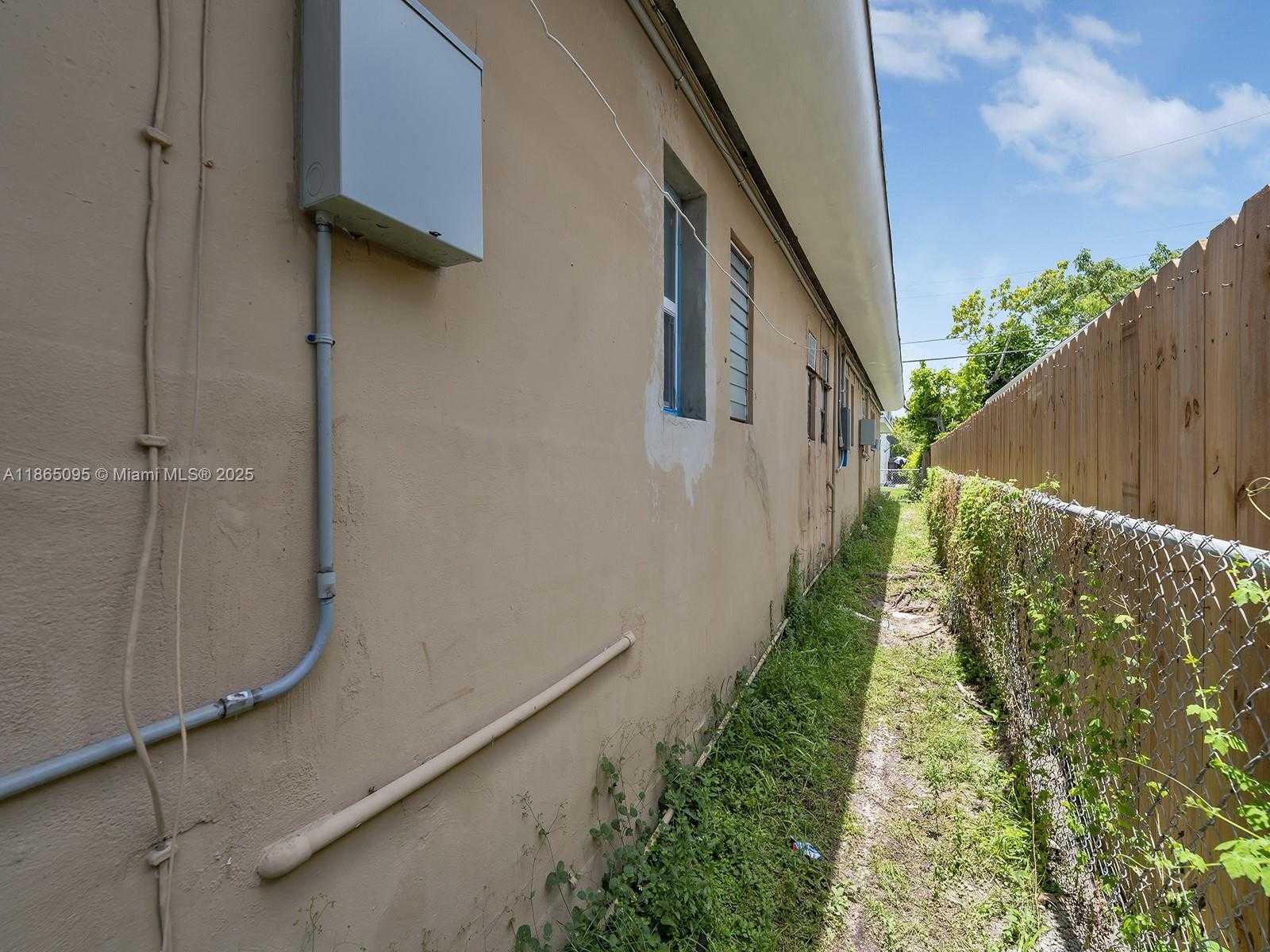 Small Image of 700 NORTH EAST 6TH ST, Hallandale Beach Number 14