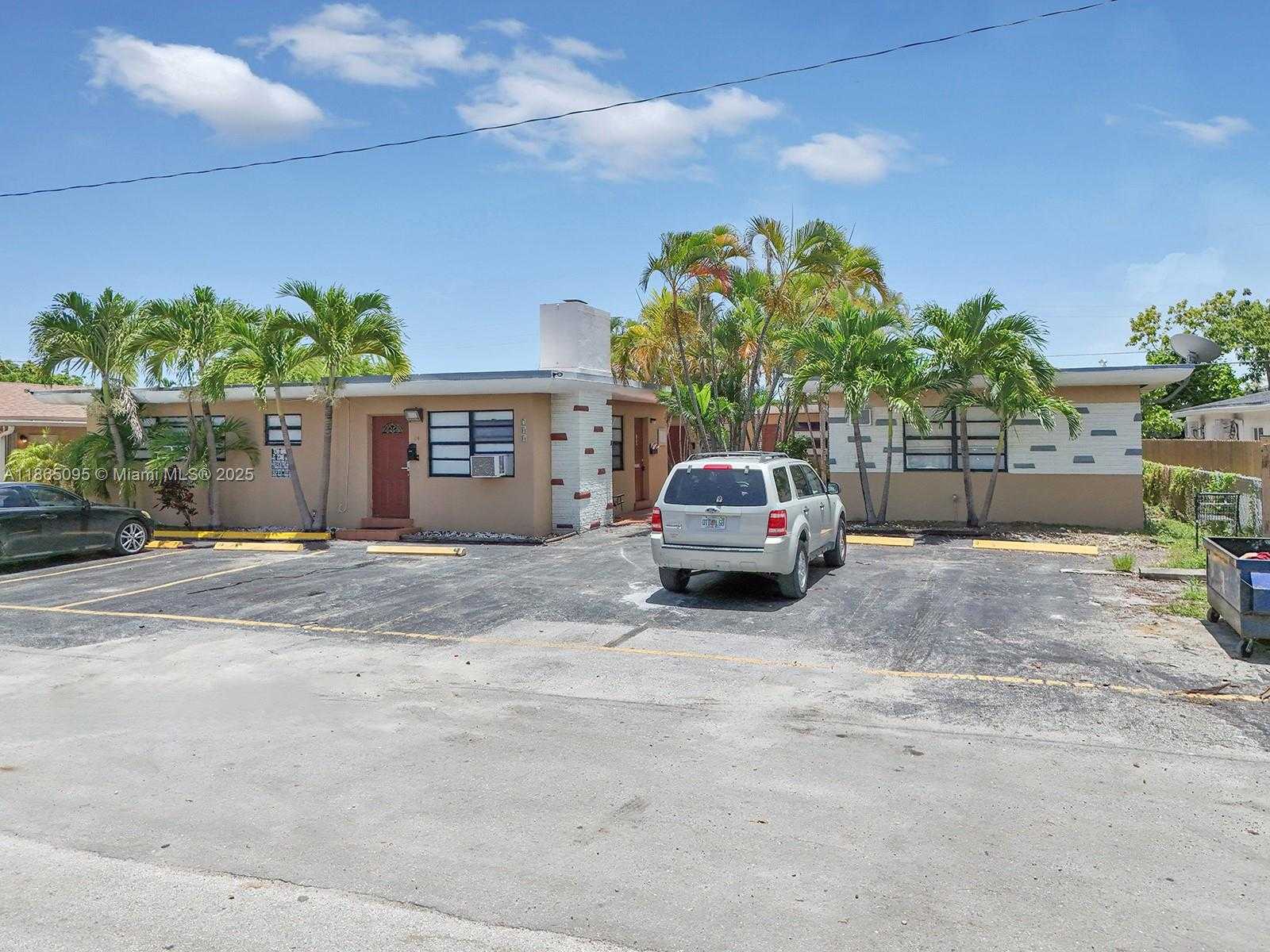 Small Image of 700 NORTH EAST 6TH ST, Hallandale Beach Number 2