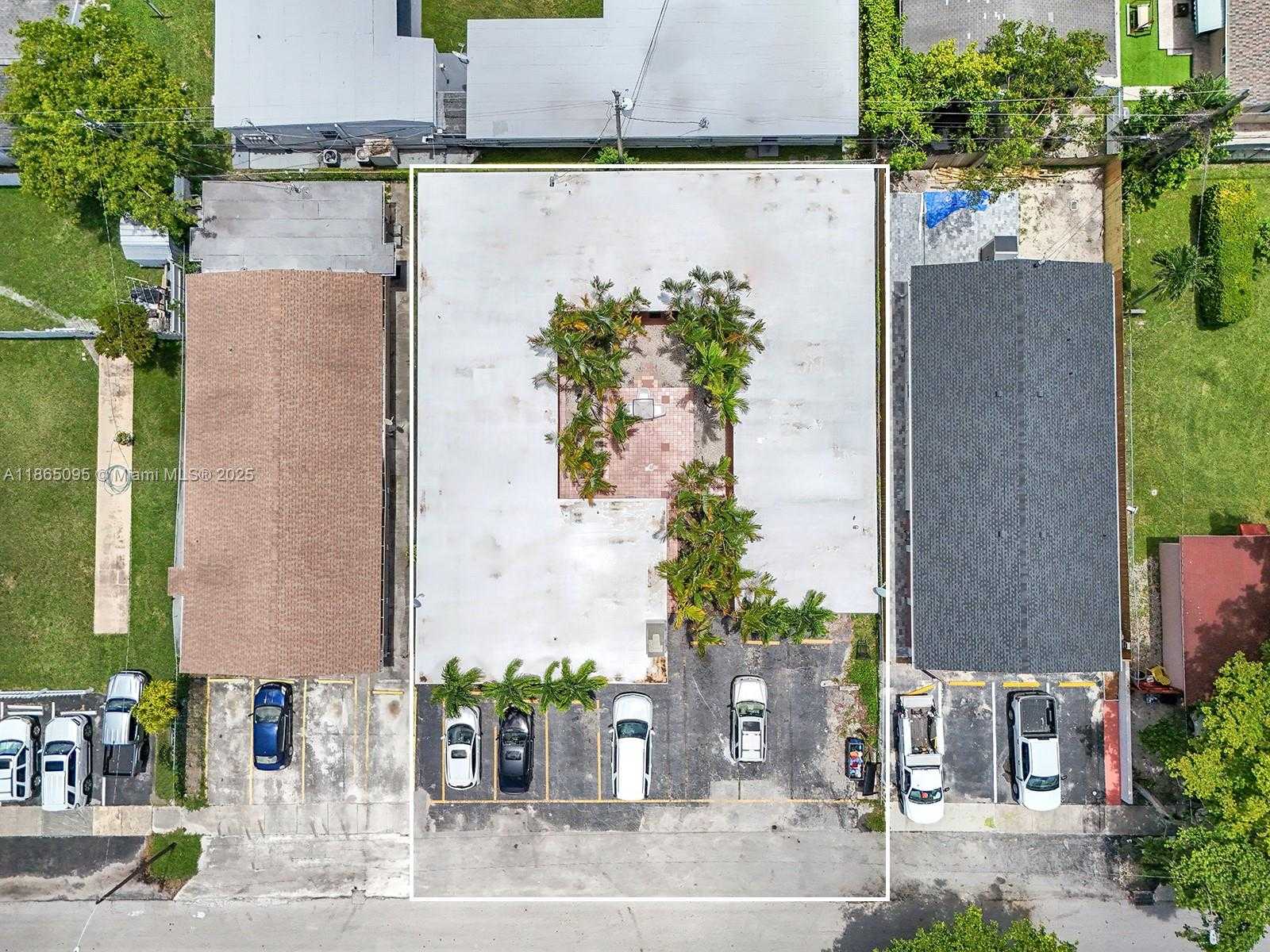 Small Image of 700 NORTH EAST 6TH ST, Hallandale Beach Number 4