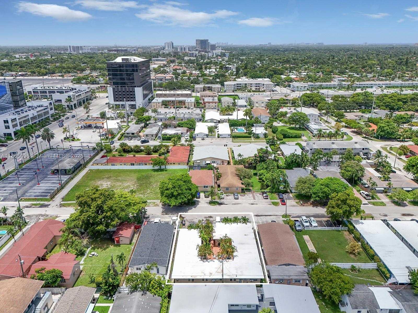 Small Image of 700 NORTH EAST 6TH ST, Hallandale Beach Number 5
